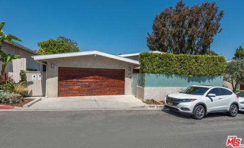 3423 Scadlock Ln, Van Nuys CA  91403-4915 exterior
