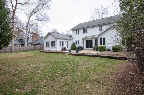 2084 Wintergreen Ct, Green Bay WI  54304-1946 exterior