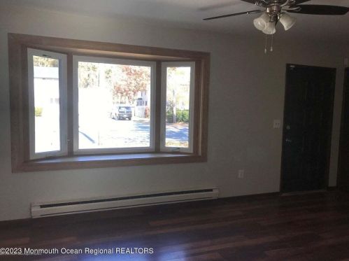 359 Veterans Blvd, Berkeley Township NJ  08721-3325 exterior