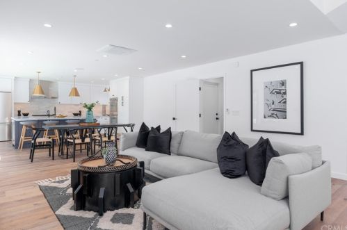 1712 Tradewinds Ln, Newport Beach CA  92660-4312 exterior