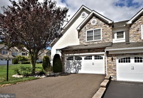 4 Brianna Rd, Southampton, PA 18966-5005