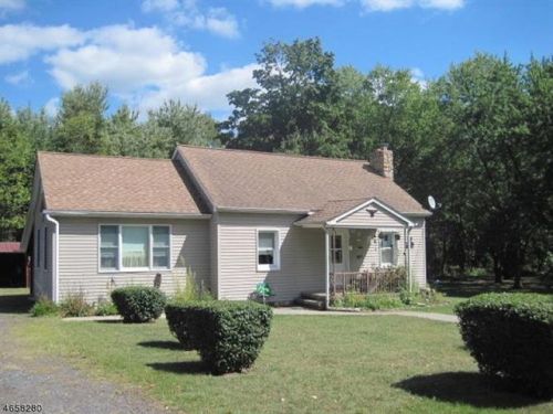 21 Henry St, Oxford, NJ 07863-3027