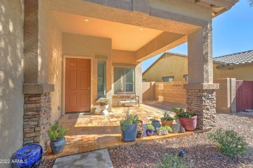 7181 Flynn Ln, Glendale, AZ 85303-7600