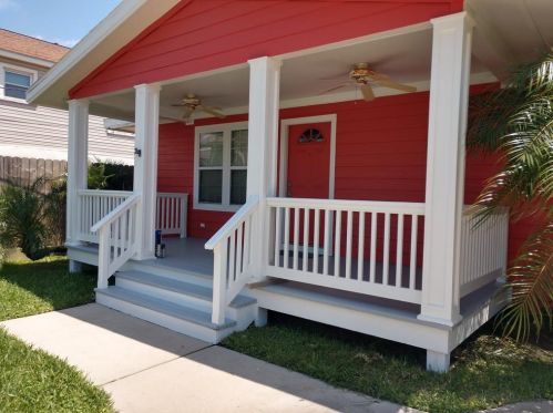 2104 72nd St, Galveston, TX 77551-1244