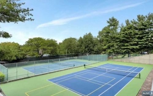 16 Hedgerow Dr, Englewood NJ  07631-5036 exterior