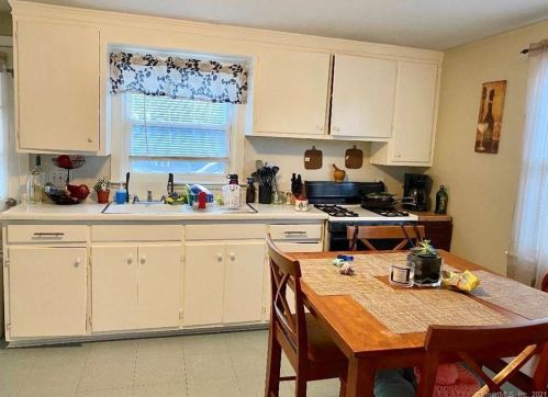 51 Lakeview Ter, Derby CT 06418-1057 exterior