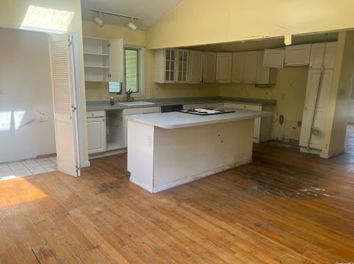 16 Twin River Dr, Oakdale NY  11769-1120 exterior