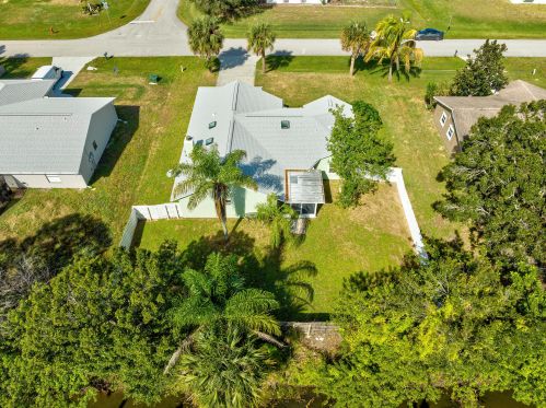 909 Fulton Way, Sebastian FL  32958-5123 exterior