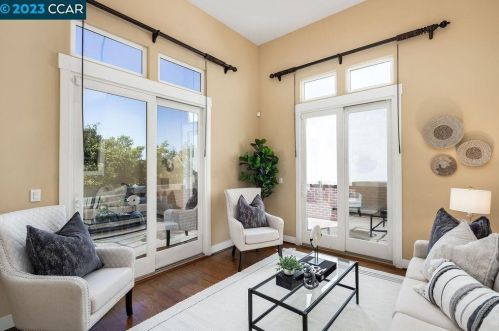 296 1 St, Benicia CA 94510-3553 exterior