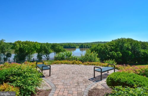 43527 Butler Pl, Leesburg VA 20176-7428 exterior