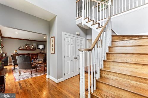 11 Laura Lynn Ln, Glen Mills, PA 19342-8844
