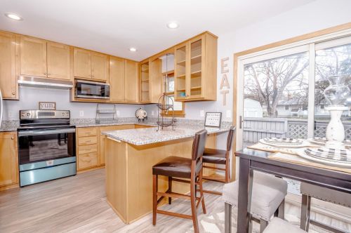1225 Belmont Ln, Saint Paul, MN 55109-3406