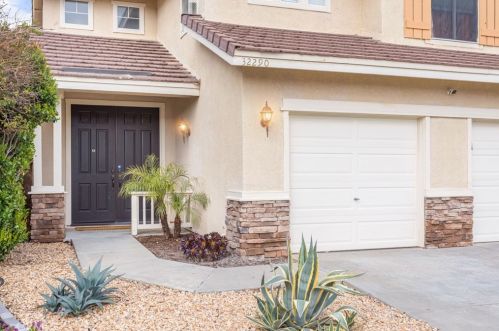 32290 Calle Avella, Temecula CA  92592-3860 exterior