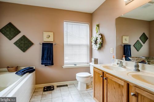 222 Clarkdale Ln, Gilbertsville PA  19525-9357 exterior