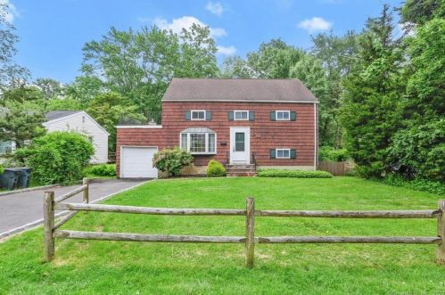 36 Mary Ln, Riverside, CT 06878-1521