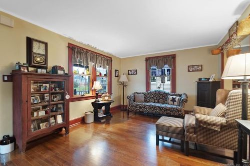 40 Cowles St, Milford, CT 06461-4024