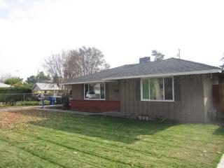 1418 Brown Ave, Fresno, CA 93705-3803