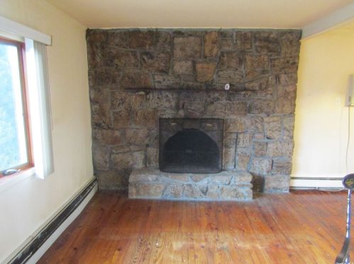 35 Commonwealth Ave, Lake Grove, NY 11755-1726