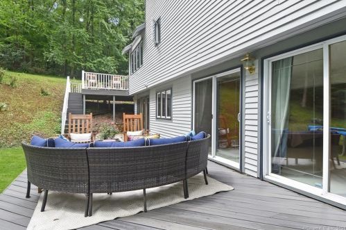 23 Woodruff Rd, Farmington CT  06032-2025 exterior