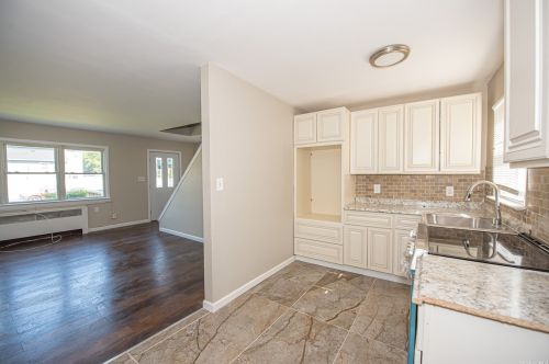 48 Deer St, Wheatley Heights NY  11798-3302 exterior