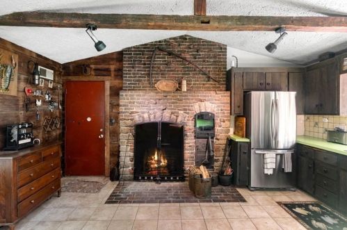 35 Berry Cir, Hamilton, MA 01982-1501