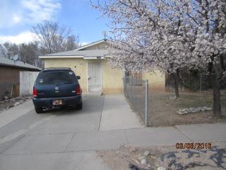 1897 Shadowood Ln, Espanola, NM 87532-2919