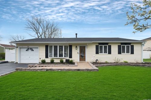 32 Annandale Rd, Holbrook, NY 11741-5002