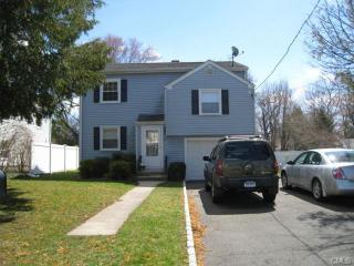 13 Paragon Ln, Stamford, CT 06905-4425