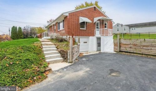 6119 Locust St, Harrisburg, PA 17112-1836