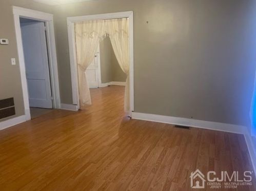 351 Berry St, Woodbridge, NJ 07095-3341