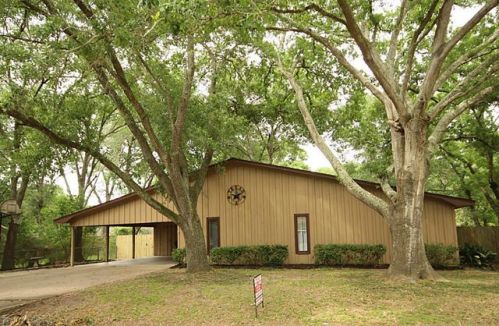 1417 Tauber Ln, Sealy, TX 77474-3846