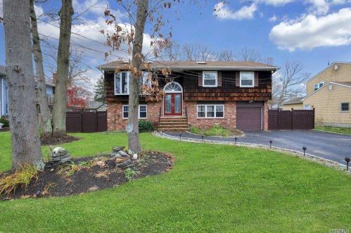 1091 Oakneck Rd, Bayshore, NY 11706-6129