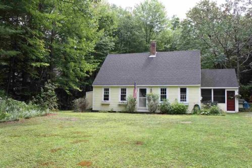 68 Evergreen Cir, Henniker, NH 03242-3123
