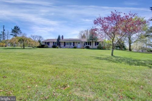 300 Wagner Dr, Carlisle, PA 17013-8107