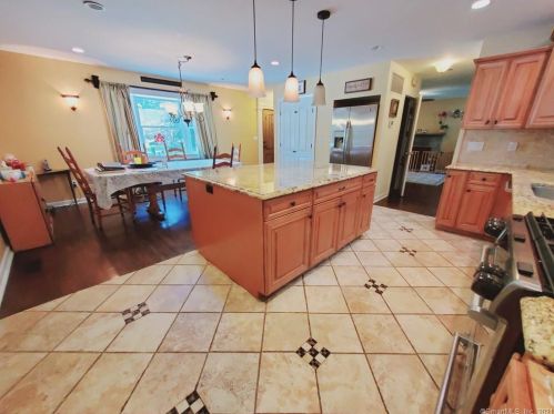 2 Camore St, Stamford CT  06905-3505 exterior