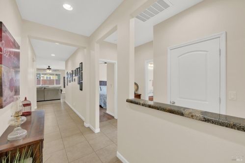 8001 Finchley Ct, Vacaville CA  95687-8253 exterior