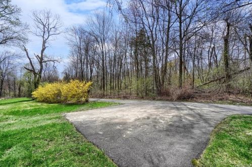 207 Osborne Hill Rd, Fishkill NY  12524-2529 exterior