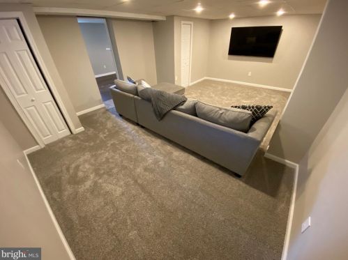 26 Auburn Dr, New Castle DE 19720-2305 exterior