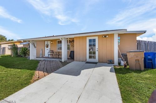 331 Morgan Cir, Lehigh Acres, FL 33936-7100