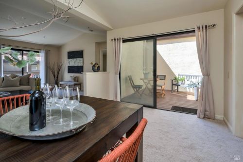 41 Fountain Grove Cir, Fairfield CA  94558-2483 exterior