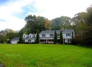 38 Brodwood Dr, Stamford, CT 06902-1733