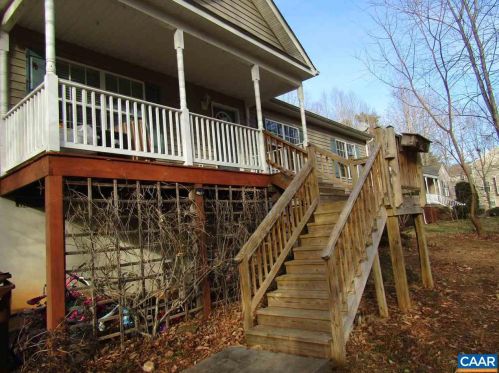12 Monish Dr, Bybee, VA 22963-2911