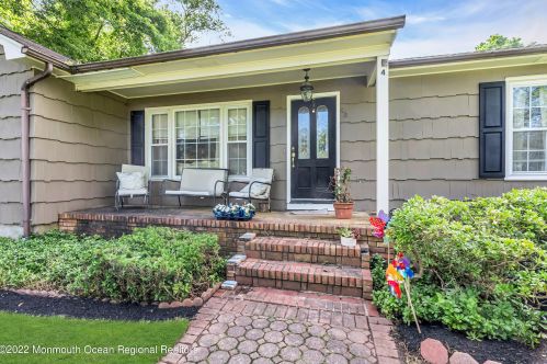 43 Emma Pl, Tinton Falls, NJ 07724-1901