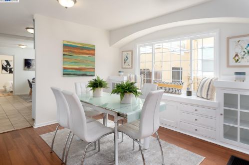 1451 Havenscourt Blvd, Oakland CA  94621-3627 exterior