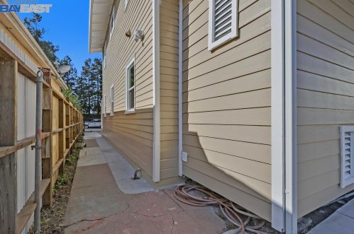 1802 88th Ave, Oakland CA  94621-1008 exterior