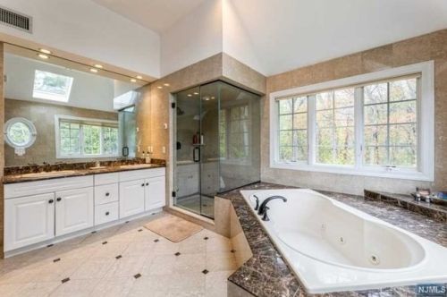 9 Blackledge Ct, Closter NJ  07624-3231 exterior