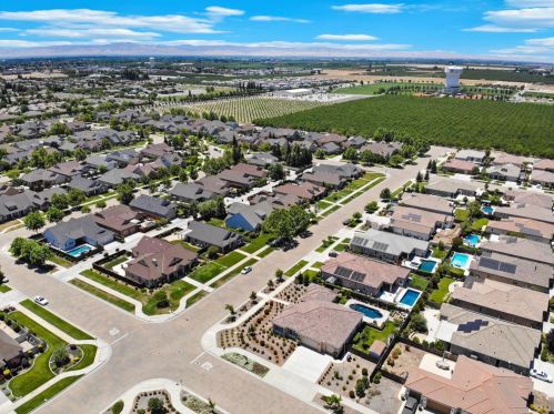 239 Clendenin Pkwy, Ripon CA  95366-9497 exterior