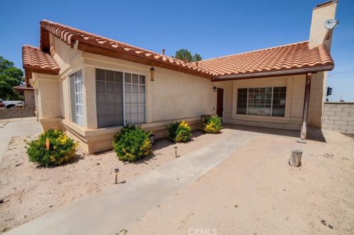 2869 La Vida Dr, Lancaster CA  93535-5873 exterior