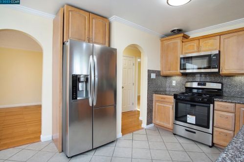 825 4th Ave, San Bruno CA  94066-3214 exterior