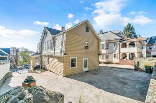 222 Lincoln St, Waterbury, CT 06710-1532